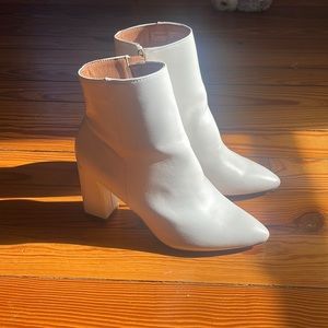 Steve Madden White boots